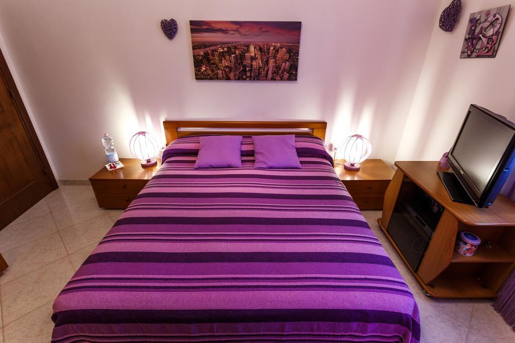 L'Aurora Viola Bed and Breakfast Carbonia Buitenkant foto